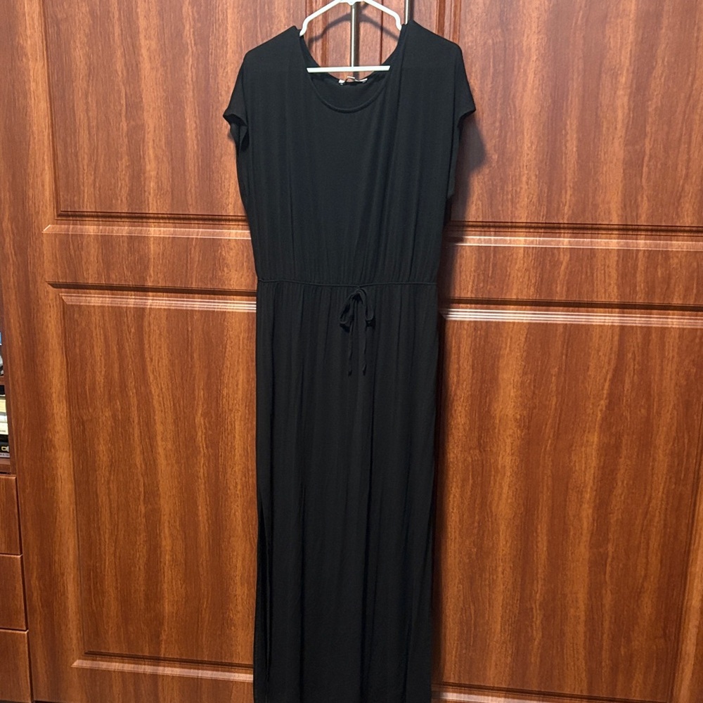 Black Short-Sleeve Drawstring Maxi Dress